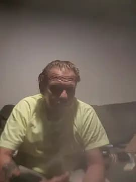 yourMasterisBored live cam on Stripchat