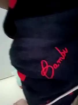 SweetGirl2k2 live cam on Stripchat