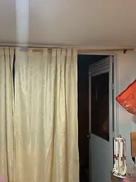 Sofia-_- live cam on Stripchat