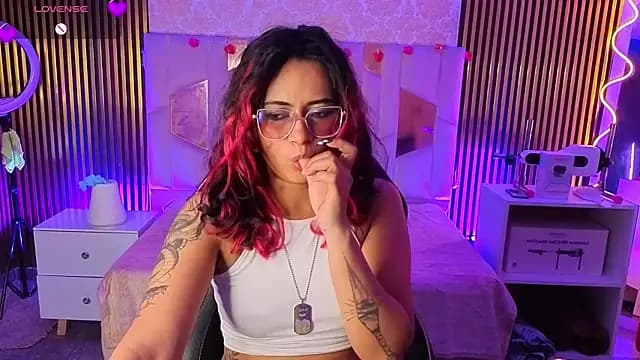 kristen_tay live cam on Stripchat