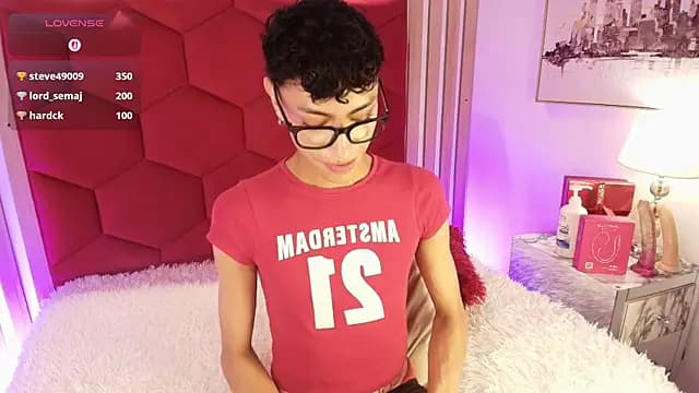 Owen_JP live cam on Stripchat