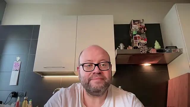 theitalianbear live cam on Stripchat