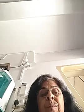 NakedMILFx live cam on Stripchat