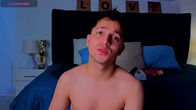 Issac_james_ live cam