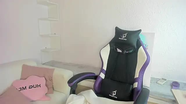 Ella_starrr__ live cam on Stripchat