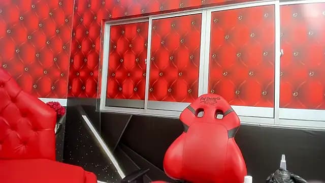 Mia_Curvyy live cam on Stripchat