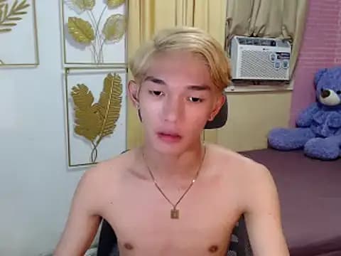 urasian_john18 live cam on Stripchat