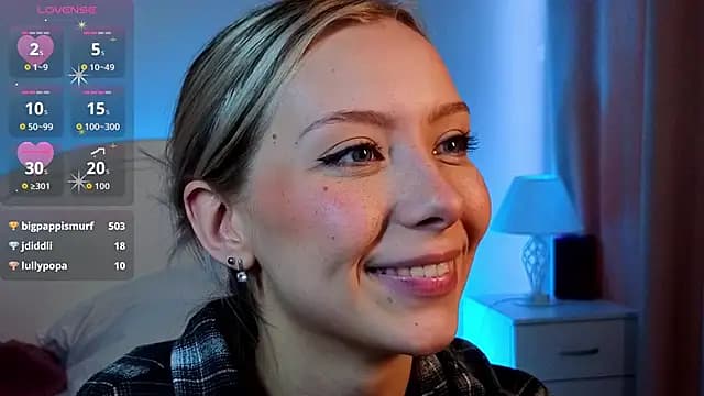 LumMina live cam on Stripchat