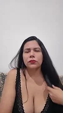 OzyraQueenX live cam on Stripchat