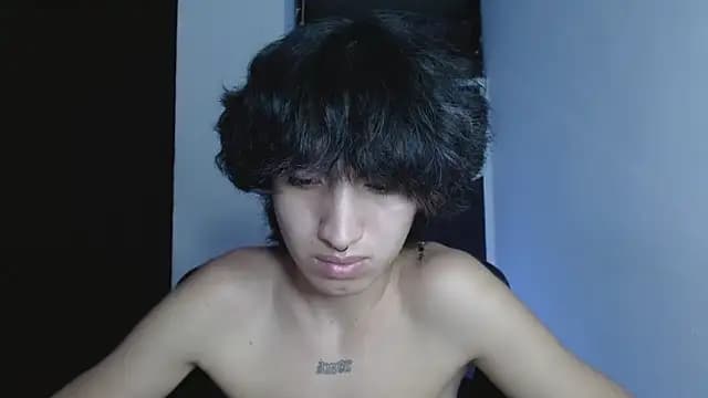 littlextreme live cam on Stripchat