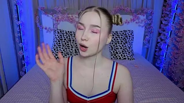 LilyStarlight live cam on Stripchat