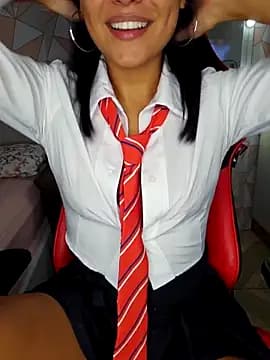 moreninhasilva live cam on Stripchat