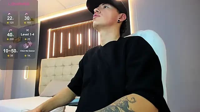 Lobo_17_ live cam on Stripchat