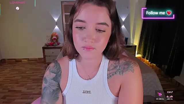 lunaarose live cam on Stripchat