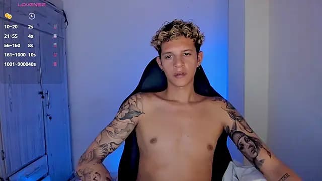 tylernova live cam on Stripchat