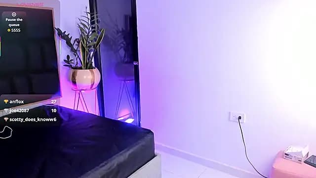 Emma_collins01 live cam on Stripchat