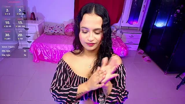 Kristin___ live cam on Stripchat