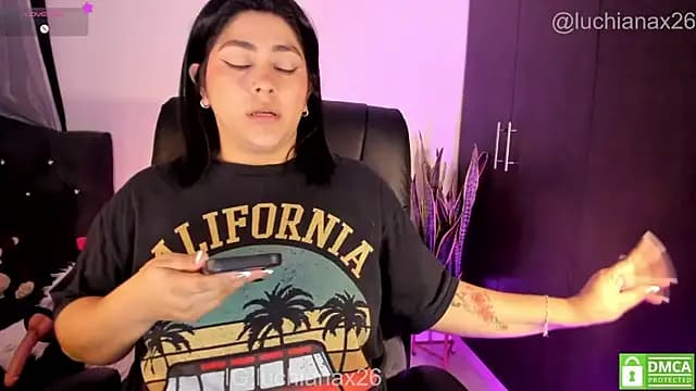 lucy26_ live cam on Stripchat