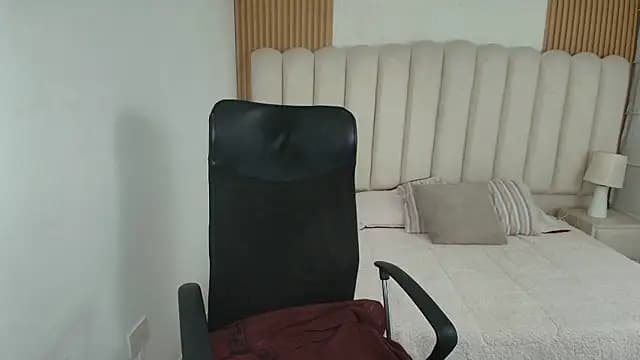 shaneelle live cam on Stripchat