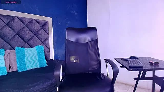 hilary_banks1 live cam