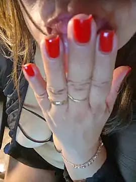 Paulette-squirt live cam