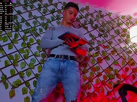 Dominus_Alpha live cam on Stripchat