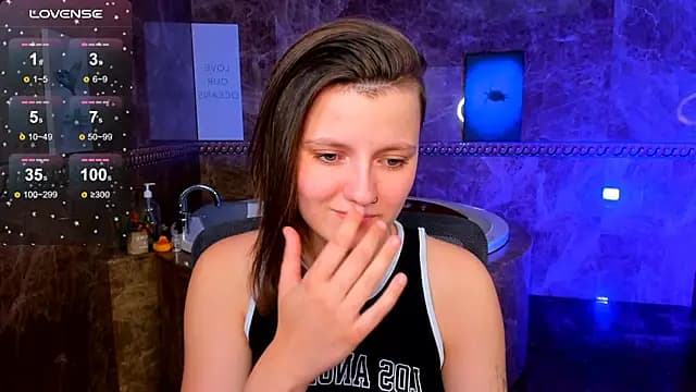 MelindaTin live cam on Stripchat