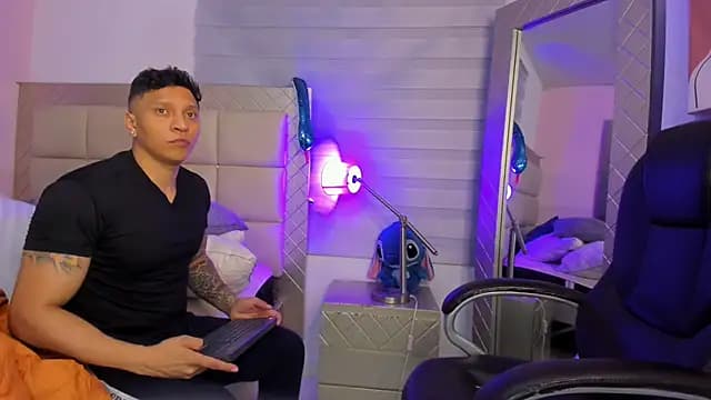 ethan_dalton_ live cam on Stripchat