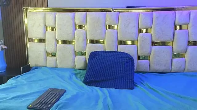 _angela45cute live cam on Stripchat