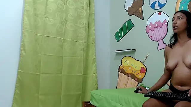 pamelaskiny20 live cam on Stripchat