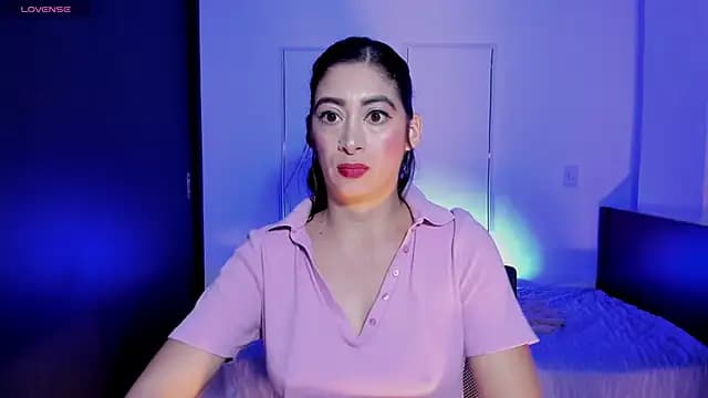 MeganWhite3 live cam on Stripchat