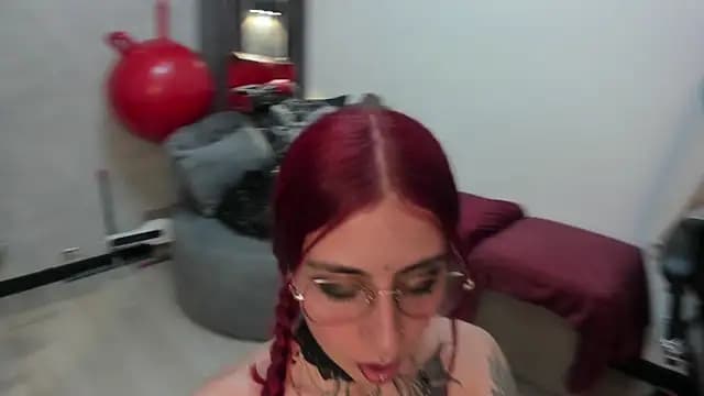 selene_red_ live cam