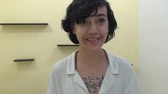 romina_white18 live cam on Stripchat