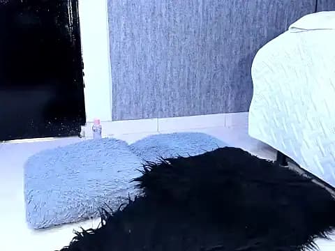 amara_fox1 live cam on Stripchat