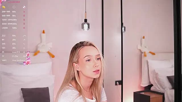 HollisBeckett live cam on Stripchat