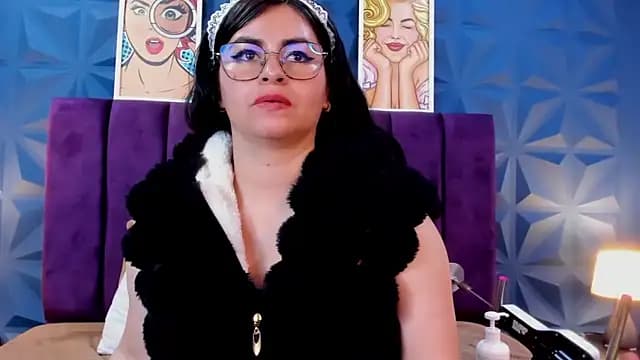 NicoleJonss live cam on Stripchat