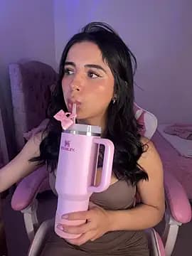 Emily-14 live cam on Stripchat