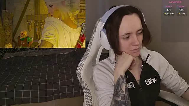 Luna_Loveee live cam on Stripchat