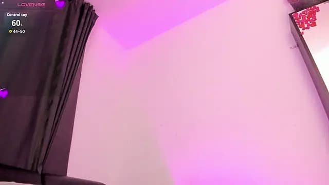 Sunny_Page live cam on Stripchat