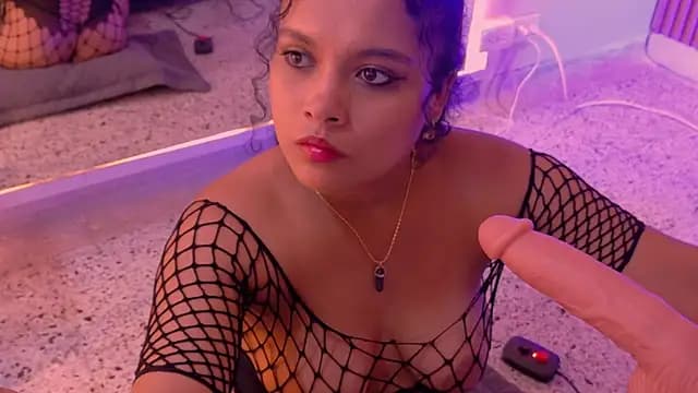 ValeriaJolie live cam on Stripchat