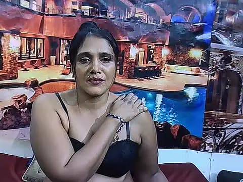 IndianSexyLady20 live cam