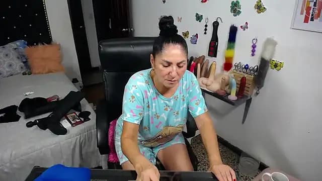 mature_bigboobs10 live cam