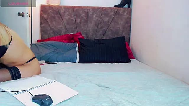 dark_sailent live cam on Stripchat