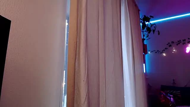 MollyPercocet-13 live cam on Stripchat