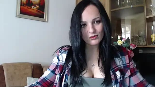 AlyaMax live cam on Stripchat