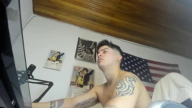 charlie_hotxxx live cam on Stripchat