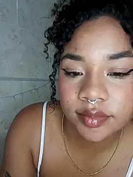 BrianaSweetxxx live cam on Stripchat