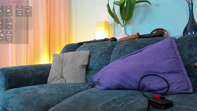 Nicki_Ripperton live cam on Stripchat