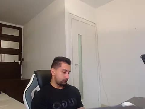 BryceReign live cam on Stripchat