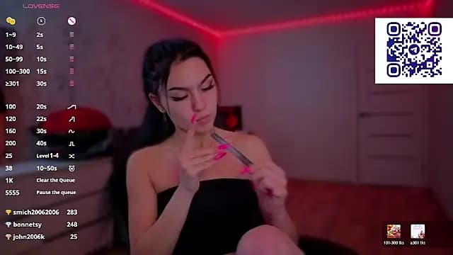 kara_liffe live cam on Stripchat